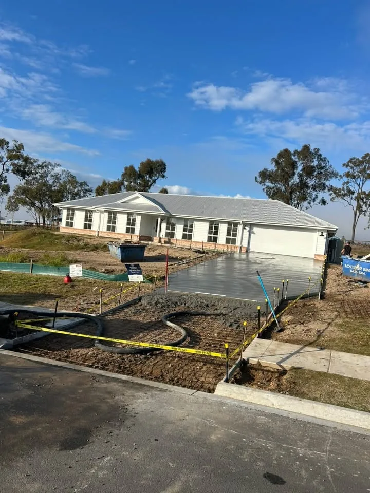 Driveway pour over steel mesh
