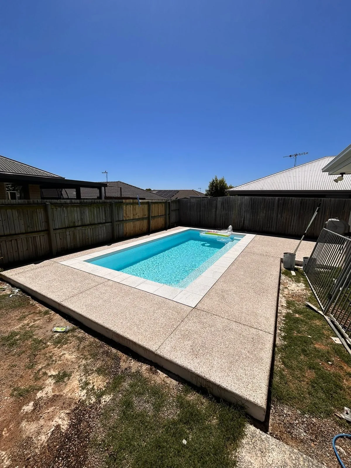 Pool surround in exposed aggregate